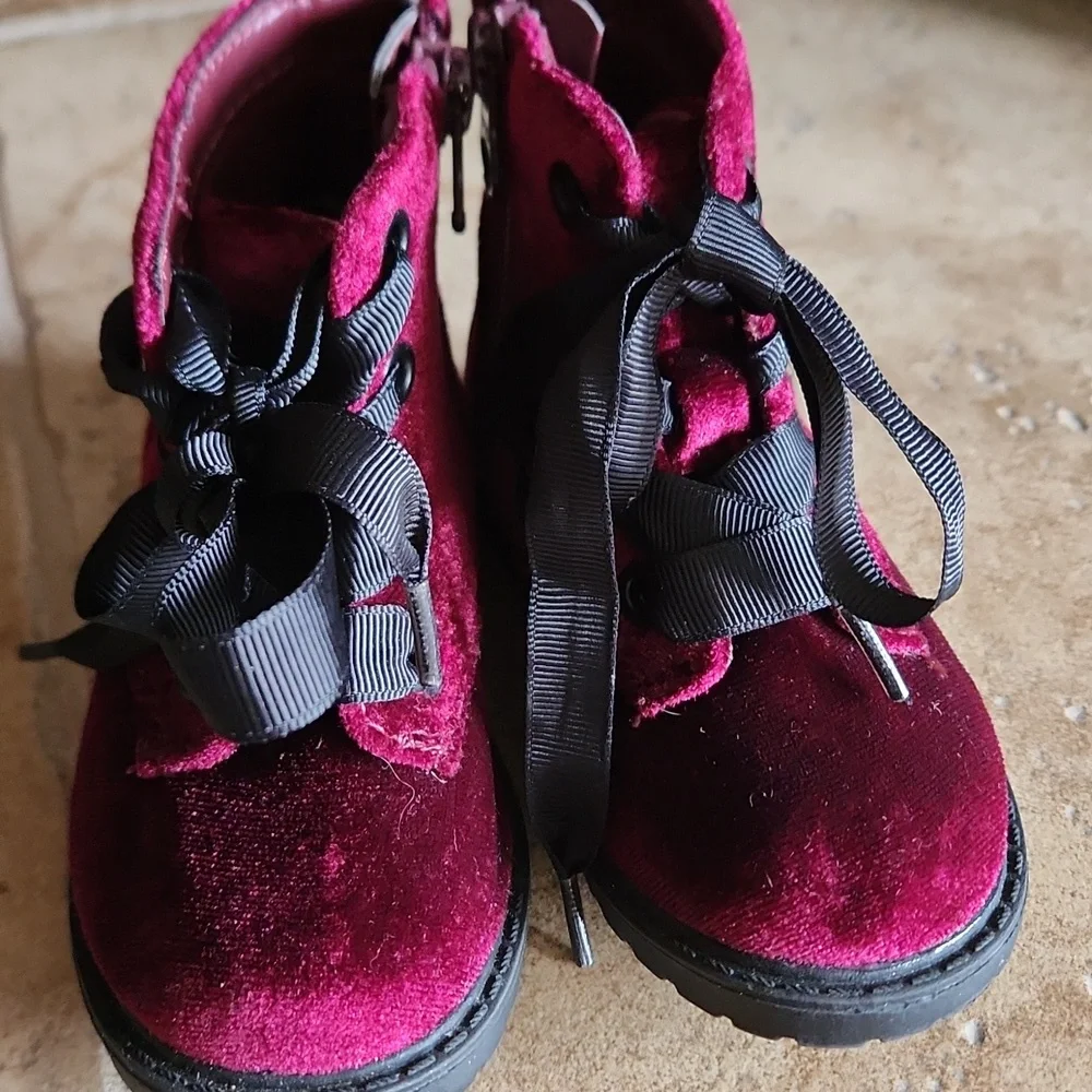 Cat & Jack Velvety Toddler Boots with Black Ribbon Laces Size 5